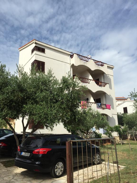 Apartments Villa Cherry Новалья Экстерьер фото
